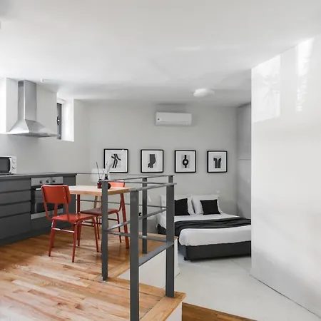 The Hill By Zoia Living Apartament
